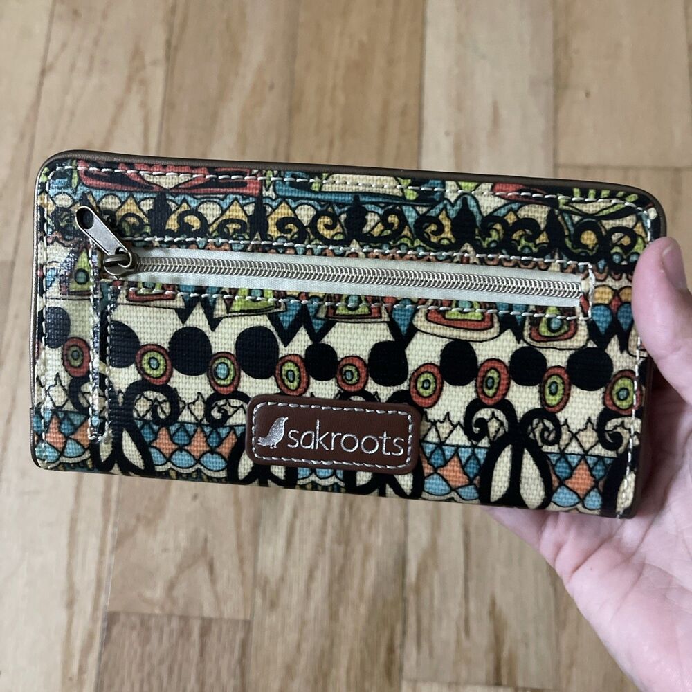 Sakroots Artist Circle 'One World' Slim Wallet Snap Closure
